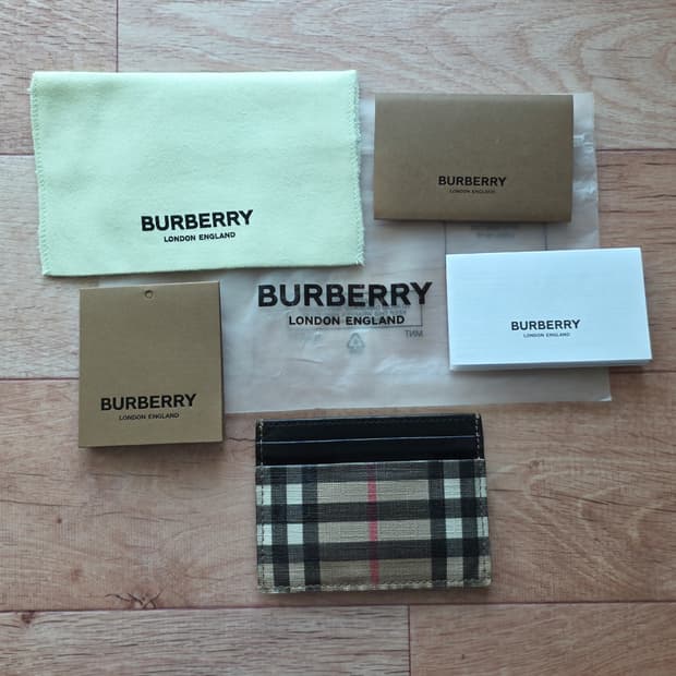 (정품) 버버리 체크 카드지갑/남녀공용/개인/팝니다.