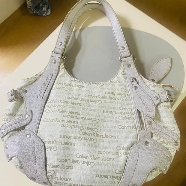 켈빈클라인 빅사이즈숄더백 (그레이앤화이트)