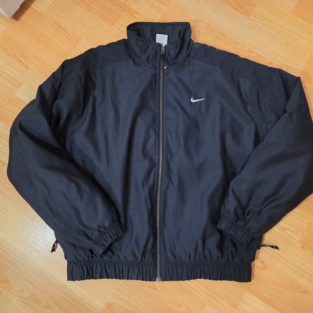 나이키 NRG 솔로 스우시 사틴 봄버 자켓 블랙