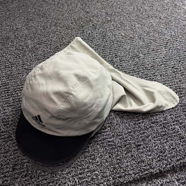 아디다스 이어플랩 트레이스 카키 2481