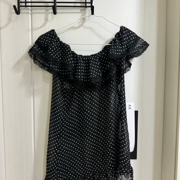 Rote Rose 빈티지 도트 프릴 블라우스