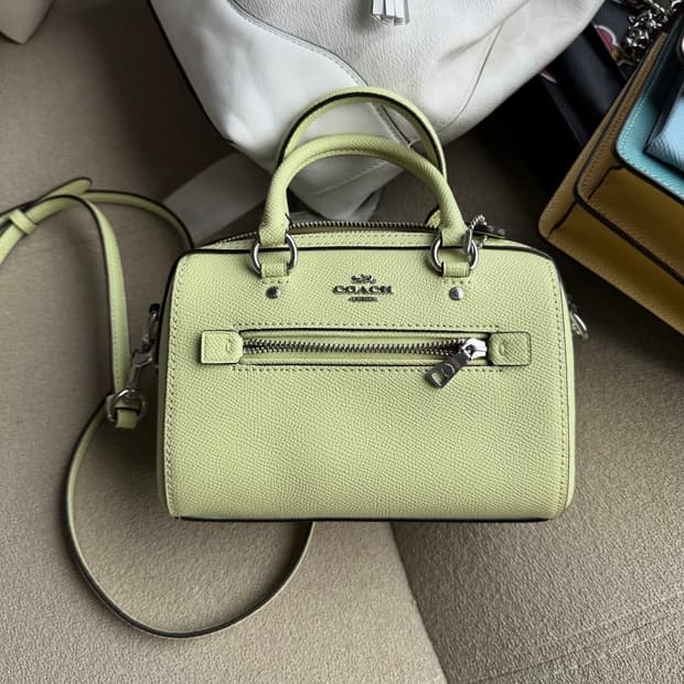 코치 미니 로완 크로스바디백