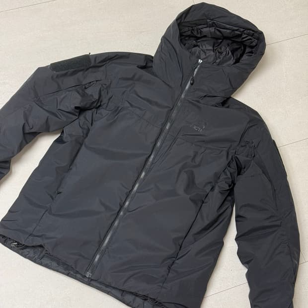 신품급) 아크테릭스 리프 콜드 2.0 블랙 M사이즈 팝니다