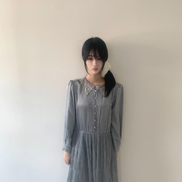 Lace collar pleats dress