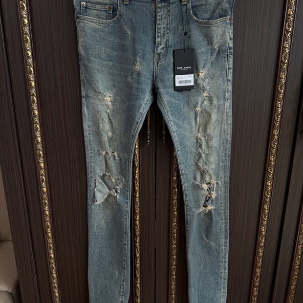 생로랑 무파 디스 밑단