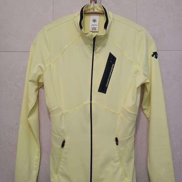 데상트 정품 여성 집업 85 사이즈