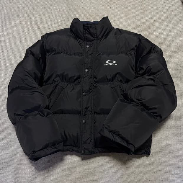 발렌시아가 리버시블 푸퍼 숏패딩