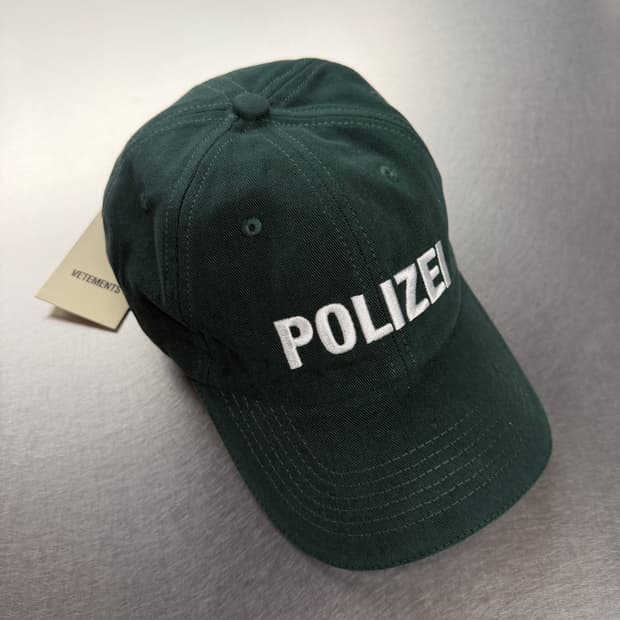 Vetements 베트멍 폴리자이 모자