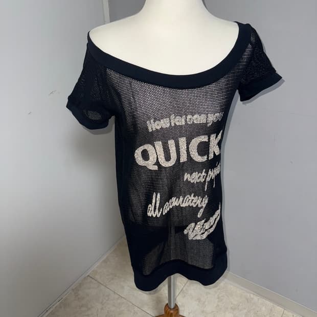 망사 레터링 오프숄더 펑크티 