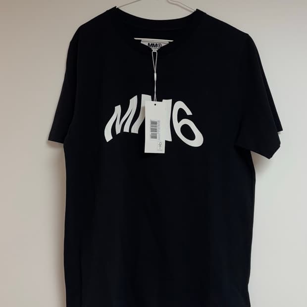 Mm6 마르지엘라 반팔 블랙