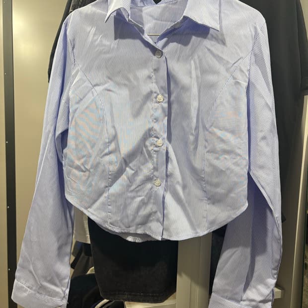 스트라이프 크롭 셔츠(새상품)