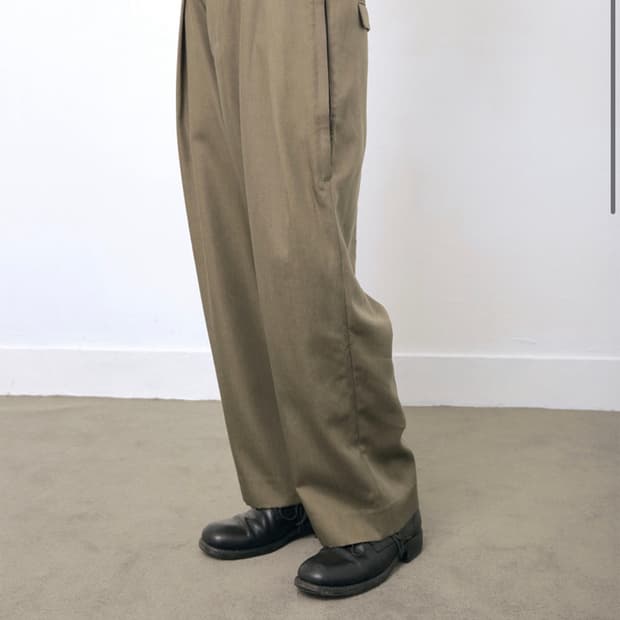 해칭룸 딥플리츠 트라우저 카키 텐셀 울