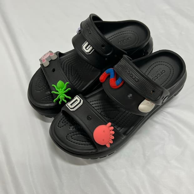 (240) 크록스 메가 크러쉬 샌들 (지비츠 포함)