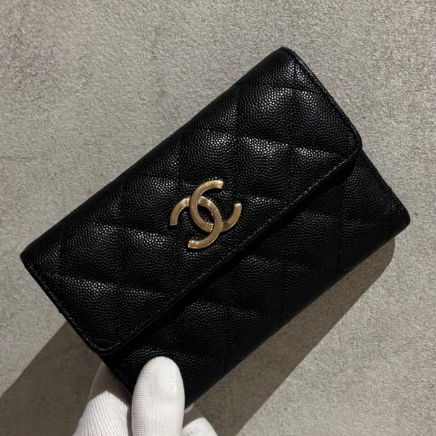 A+ OS사이즈 샤넬 CC로고 캐비어 플랩 반지갑 블랙 (내장칩)