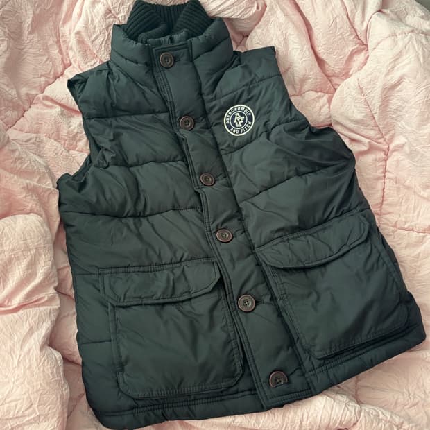 아베크롬비 단추 패딩 조끼