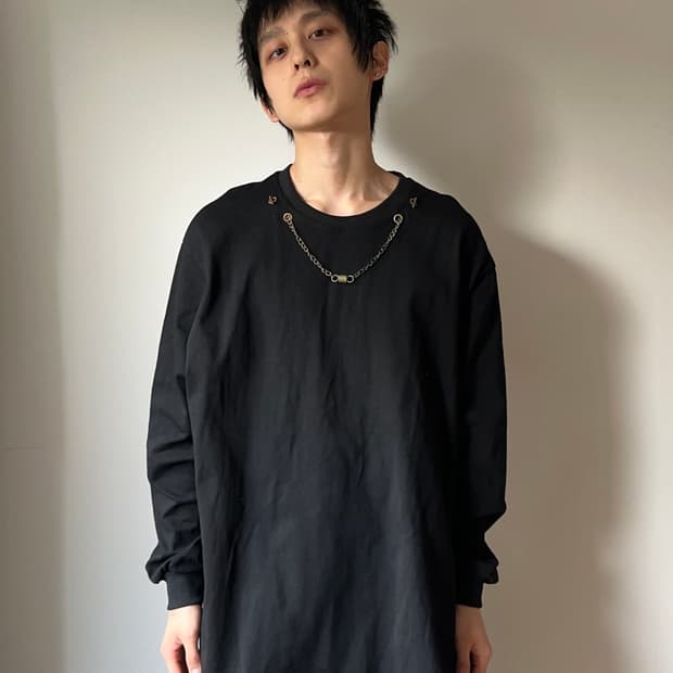 FaSHioN 체인 & 컷아웃 롱 슬리브