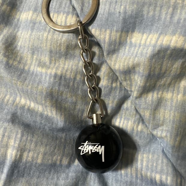 스투시 8볼 키링 중고