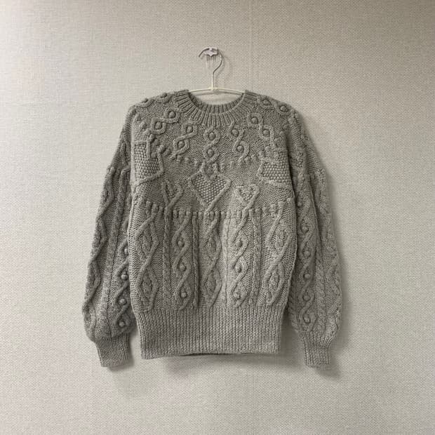 그레이 케이블 니트