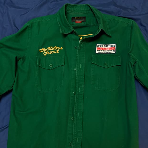 데우스 그린 셔츠