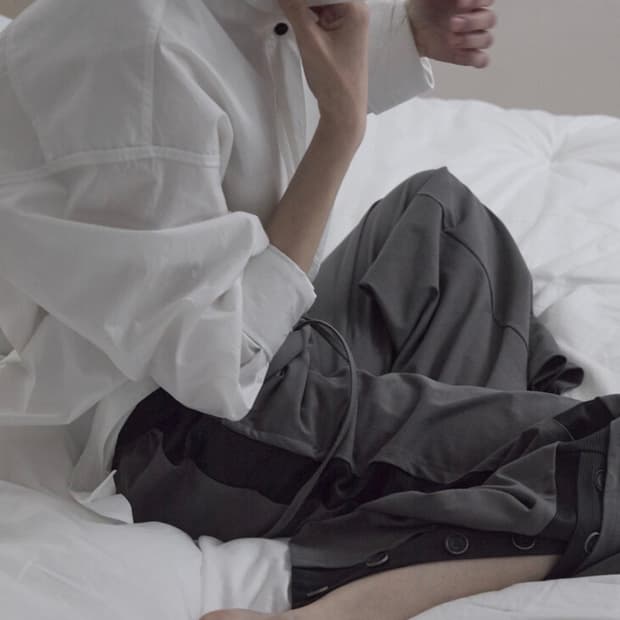 SIDE BUTTON WIDE PANTS, (STONE GREY)