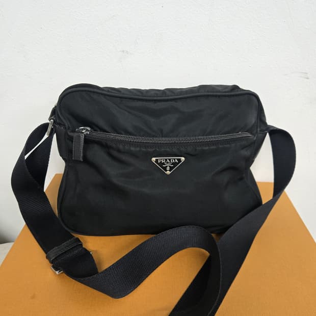 [보증서 정품]프라다 사피아노 메신저백