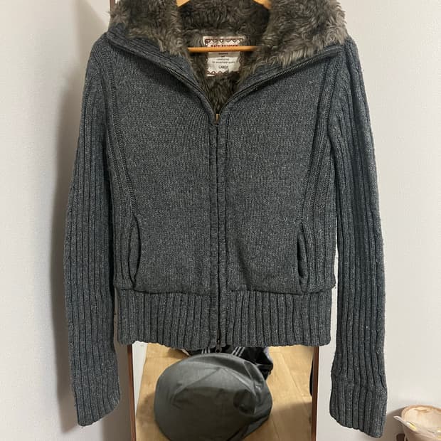 Black number 퍼 니트집업