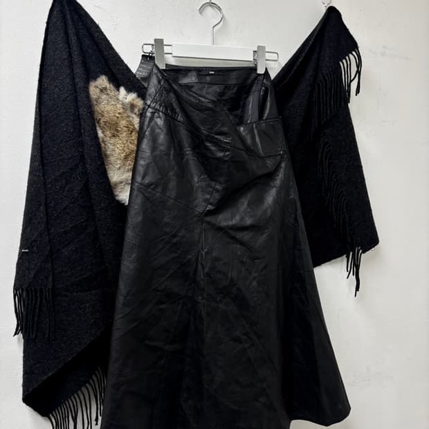 “Zoe” 00’s Design Chic Mood Leather Skir