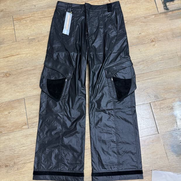 S 사이즈)EP. 7 04 TROUSERS GLOSSY BLACK