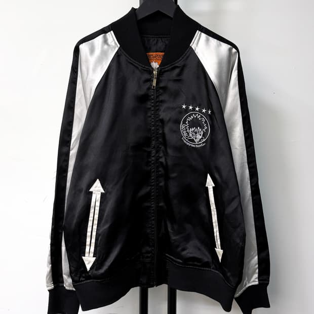 Mischievous 자수 스카쟌