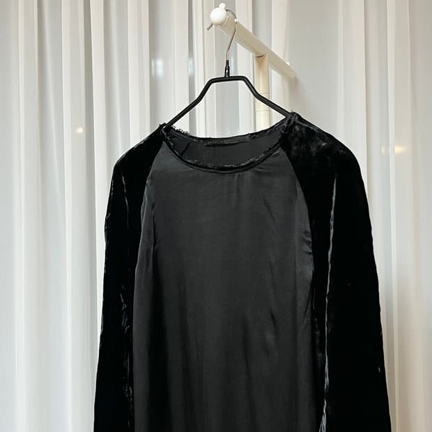 하이더아커만 실크 벨벳 롱슬리브 탑