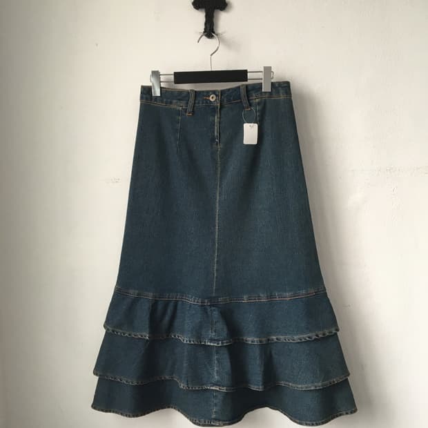 Frill point denim skirt