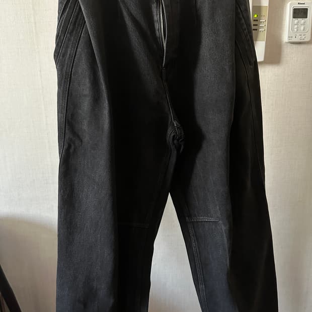 쿠어 딥 플리츠 커브드 데님