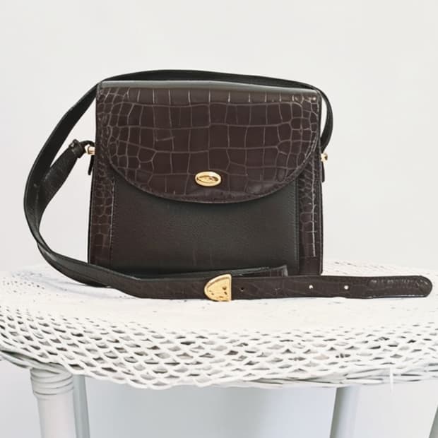 BALLY 빈티지 크로코 엠보 가죽 플랩 크로스바디 숄더백