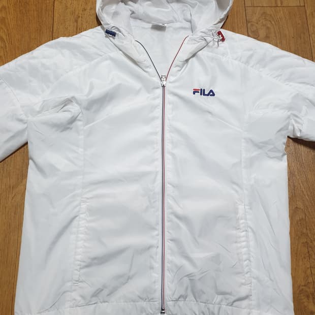 1125 휠라 운동복 바람막이 105 사이즈입니다