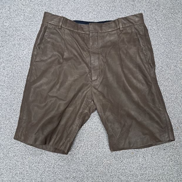 몽클레어 펀칭반바지