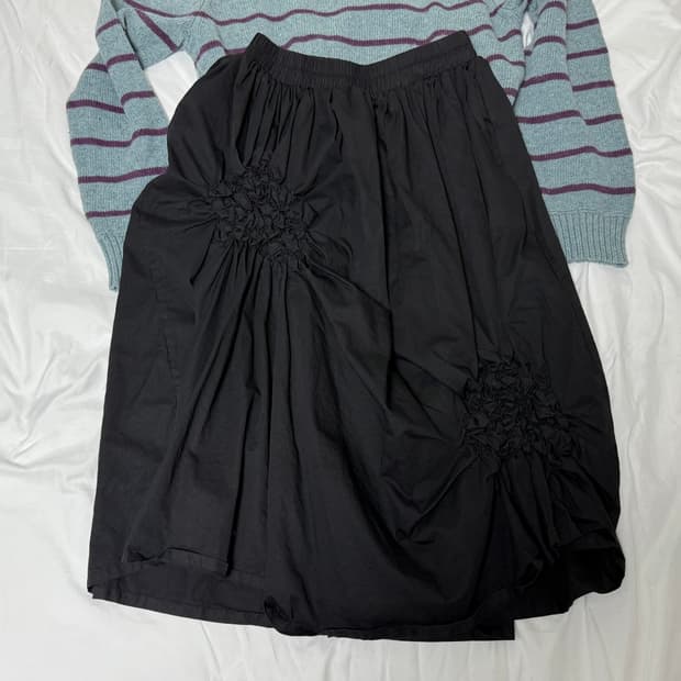 꽃모양 주름이 잡힌 벌룬 스커트