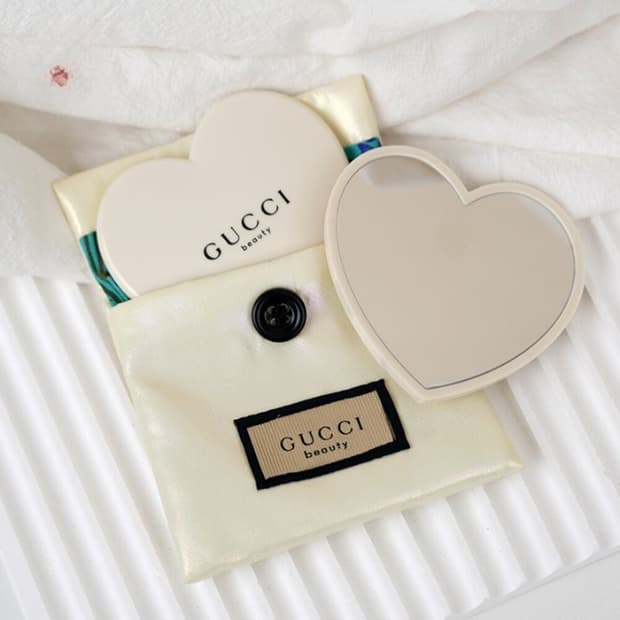 구찌 뷰티 하트 손거울 파우치 세트