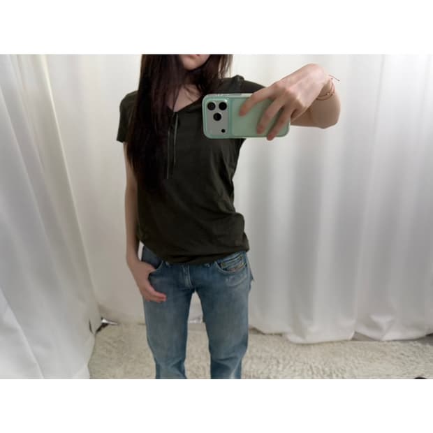 Acne studios v넥 카키 반팔 티셔츠