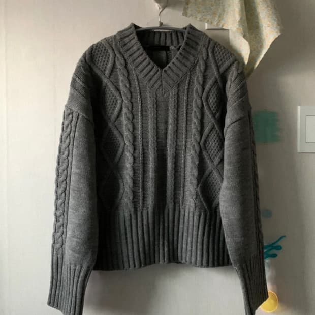 [새상품] 브이넥 울 케이블니트 gray 회색
