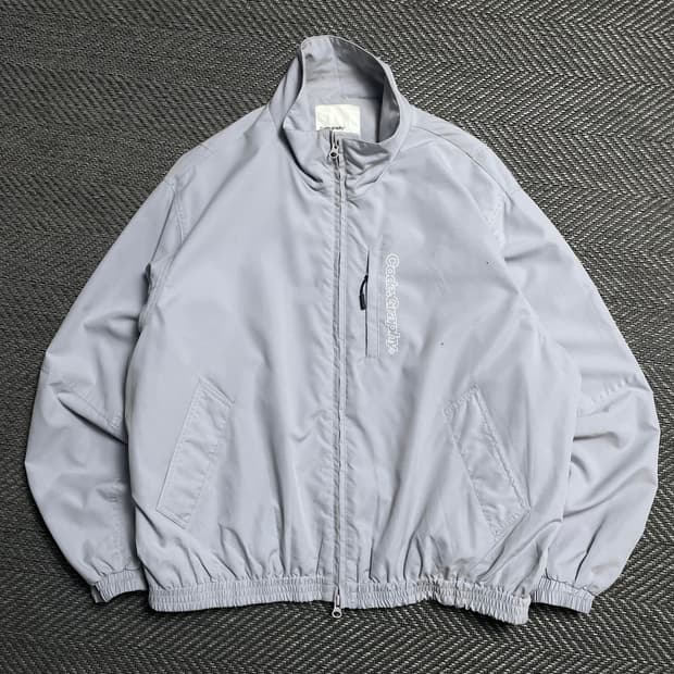 코드그라피 스펠로고 유틸리티 바람막이o 5255