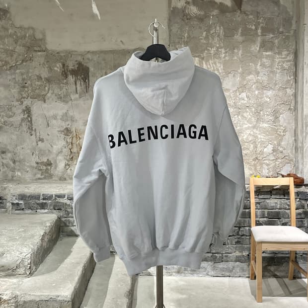 발렌시아가 17F/W 화이트 백 로고 아키타입 후디