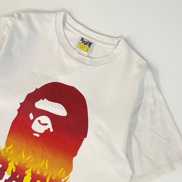 BAPE 베이프 플레임 화이트 반팔 (L)