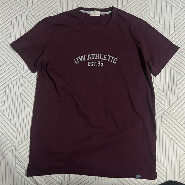 UW 애슬레틱 반팔 100 버건디 데일리 반팔티 공용