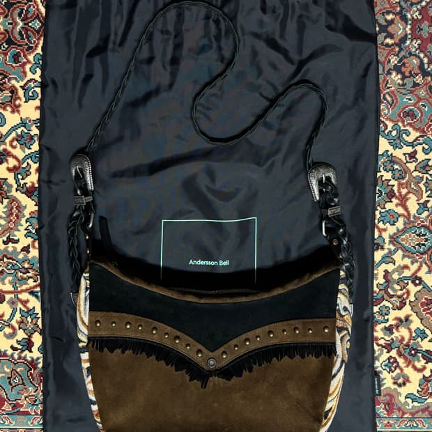 앤더슨벨 스웨이드 자카드 크로스 바디백