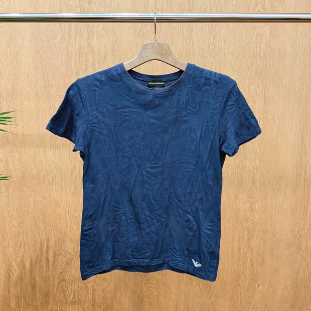 엠포리오 아르마니 라운드넥 반팔 티셔츠 플로럴 엠보 디테일 네이비