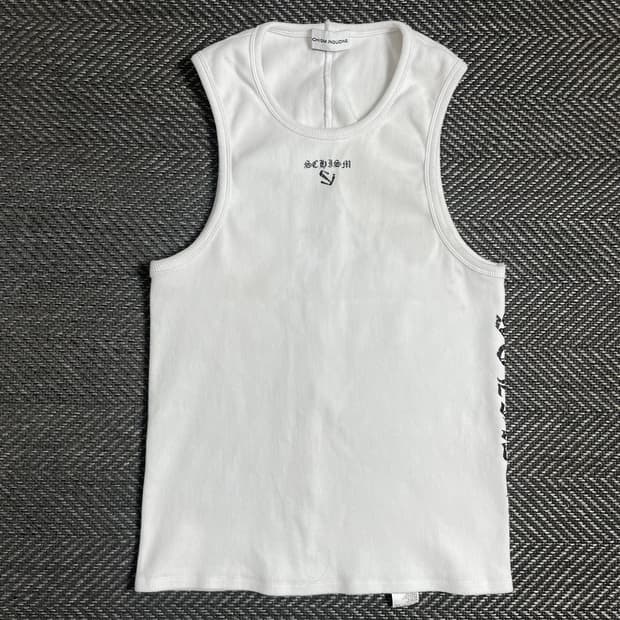 스키즘 인듀싱 로고 디테일 머슬 탑 슬리브리스 화이트o 4856