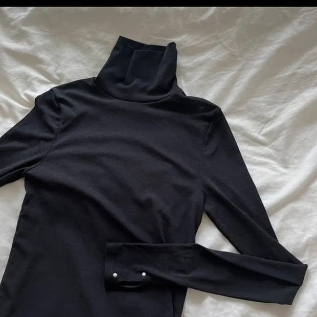 *마지막 할인* /본네 thumb hole top 터틀넥 티셔츠