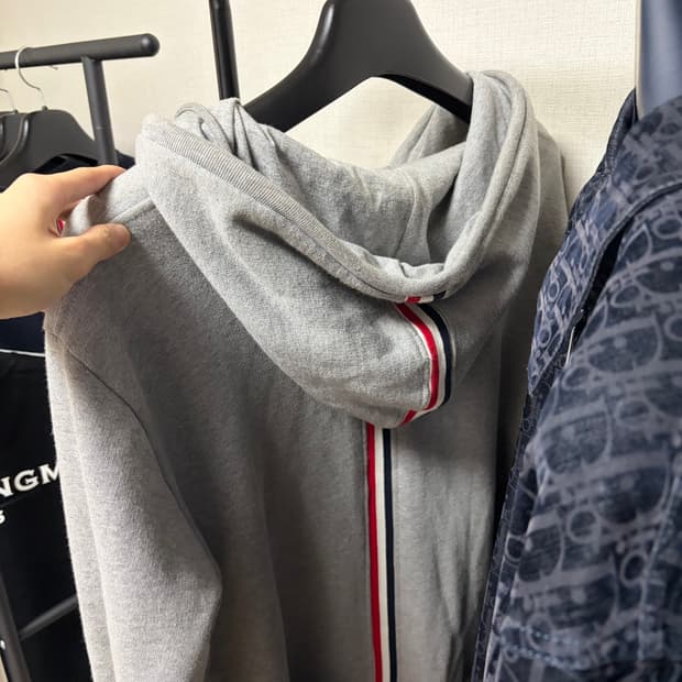 톰브라운 백삼선 후드집업