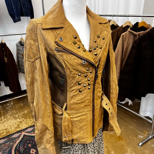 Moussy 피그 스킨 스터드 라이더 자켓