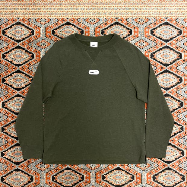 나이키 스우시로고 카키 긴팔티셔츠 여성M